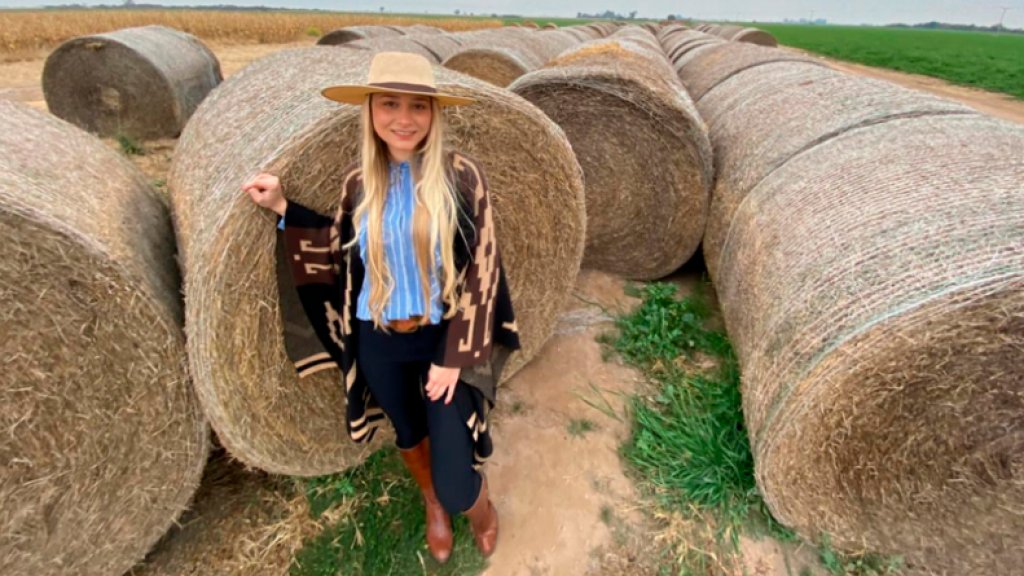 Quien es Flor Arroyo, la “agrobarbie” que mezcla el campo y las redes sociales