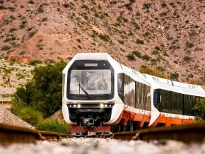Juan Cabrera: "El tren es totalmente sustentable, utiliza energía solar y baterías de litio"