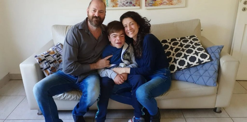 Exigen la inclusión de los alumnos expulsados del colegio de Pilar: "Queremos que Emanuel pueda seguir en la escuela"
