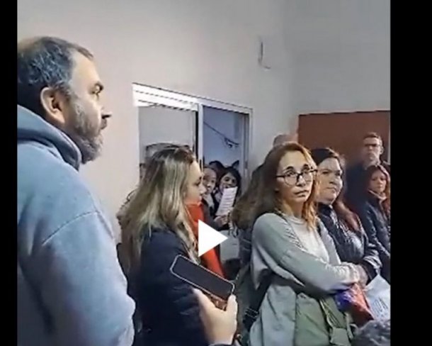 El papá que se hizo viral al reclamar sobre los paros: "Les hablo mucho a mis hijos porque no quiero que se dejen robar el futuro"