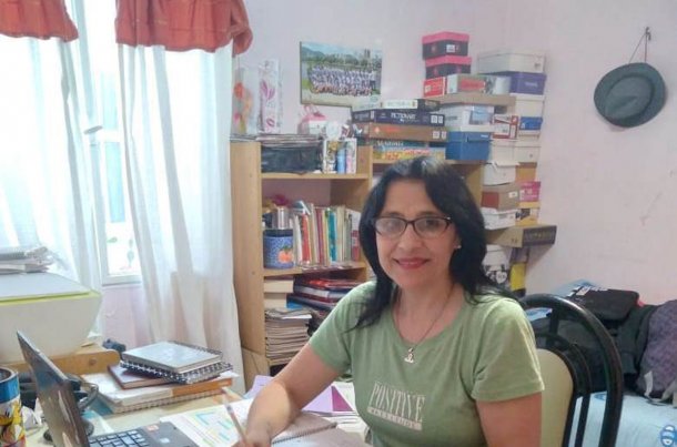 Sus alumnos escribían abuelo con “H” y humo sin “H”, no leían, y hoy leen 20 libros por año