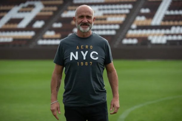 Juan Amador Sánchez: "Fue algo muy loco ponerme la camiseta de Boca y de River"