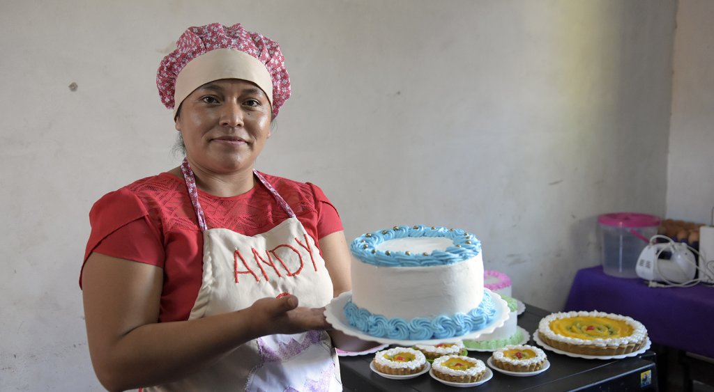 Tuvo una infancia muy dura, con muchas necesidades y logró cumplir su sueño de ser pastelera con su propio emprendimiento