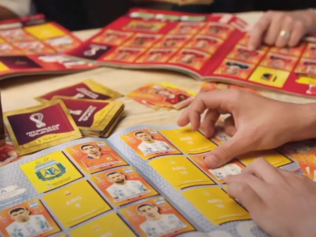 Intercambian figuritas del mundial en una comisaría: "Es un evento comunitario y familiar"
