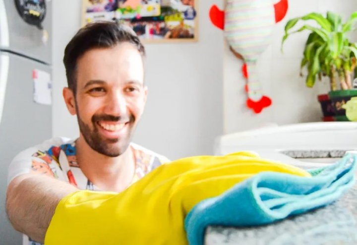 El amo de casa que da tips para atender los que haceres domésticos de manera económica y eficiente