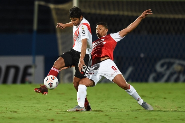 River no pasó del empate ante Independiente Santa Fe