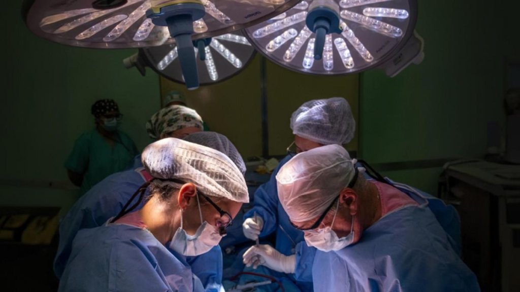 Cardiólogos alertan que podrían dejar de colocarse stents: "Hay problema de insumos y tecnología"