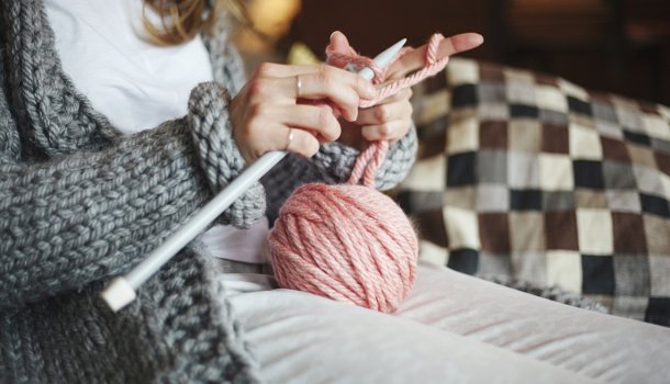 Eugenia: "El tejido es meditación en movimiento y sirve para conectarse con uno mismo y otras personas"