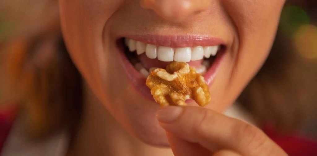 Comer nueces hace bien