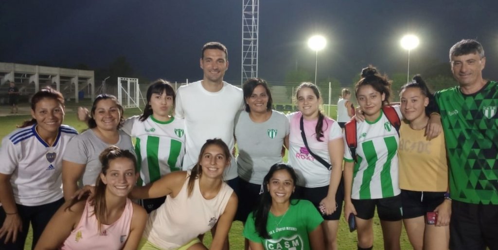 Leonardo "Taty" Olgado, encargado de Sportivo Matienzo: “Scaloni es muy humilde, vino sin avisar y estuvo hablando con los jugadores de primera”