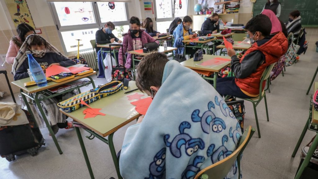 La preocupación de una madre por la suspensión de clases en La Plata: “Es todo un freezer y si no se hace la conexión de gas los chicos no van a poder volver”