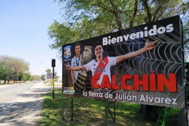 Rubén Costamagna: "Todo Calchín está muy feliz de que Julián Álvarez debute en el Manchester City"