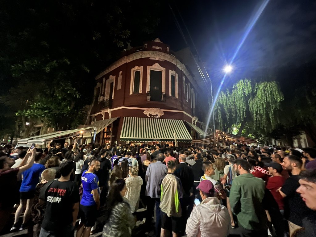 Messi salió a comer a una parrilla de Palermo y generó un escándalo