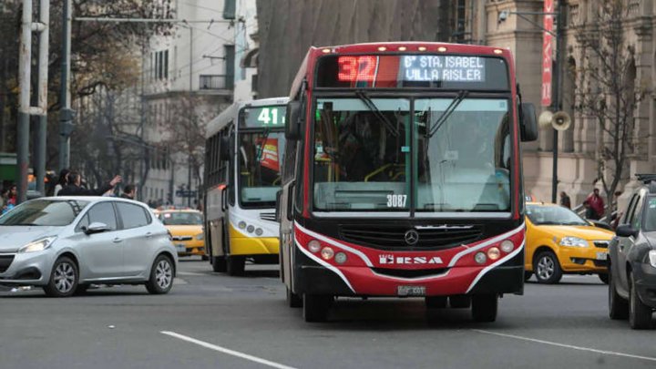 Alerta por un posible paro de colectivos en el AMBA: la UTA negocia salarios