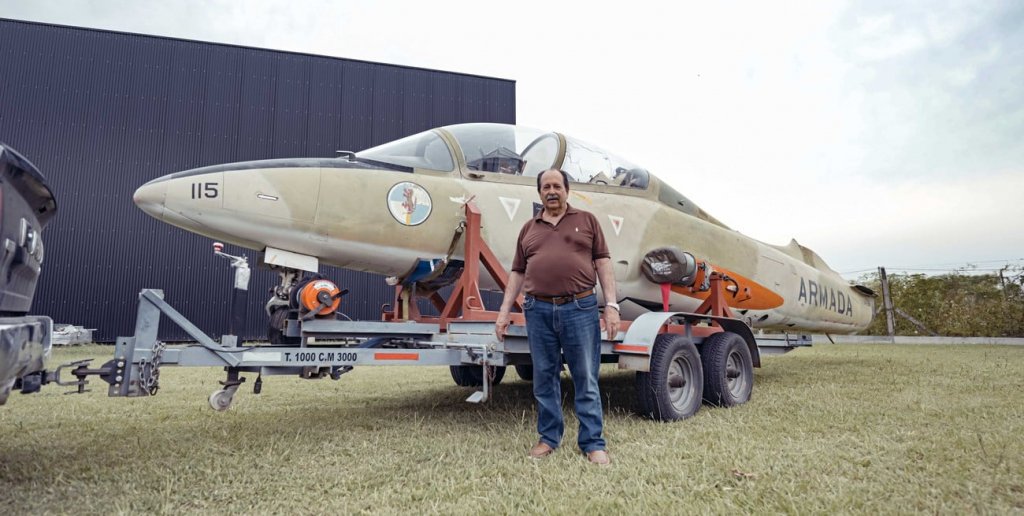 Owen Crippa : El veterano de Malvinas que atacó una flota inglesa el solo con un avión y años más tarde repartió la aeronave a la Argentina