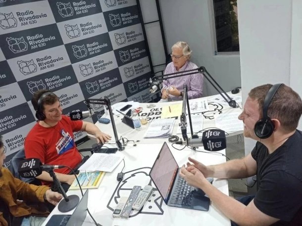 El humor de Tarico en el pase entre Marcelo Longobardi y Jonatan Viale