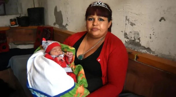 Dio a luz a su séptimo hijo varón y pide que Alberto Fernández sea el padrino