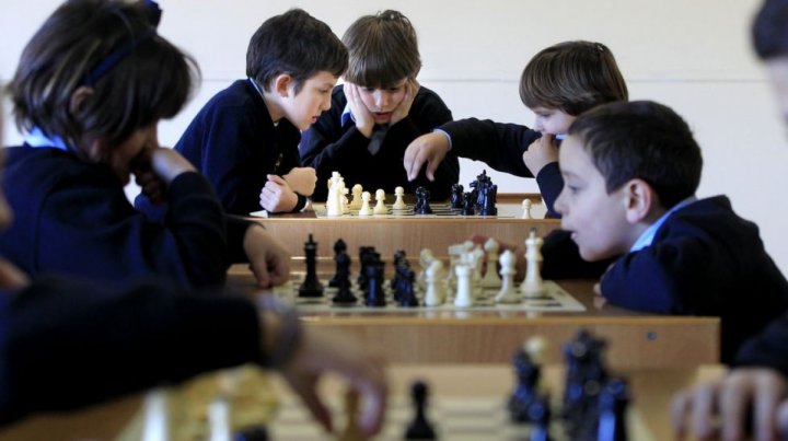 Claudio Federovsky: &quot;El ajedrez ayuda a resolver problemas en los niños y promueve que piensen con estrategias y tácticas&quot;