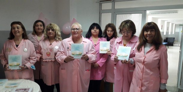 Las "Damas de Rosa" del Hospital Regional de Comodoro Rivadavia: "Les brindamos apoyo espiritual a los enfermos"