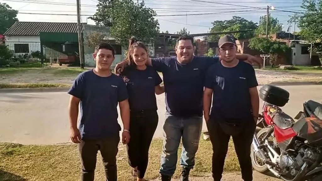 De peluquera a gomera a domicilio: la madre soltera formoseña que cambió de rubro para darle todo a su hija