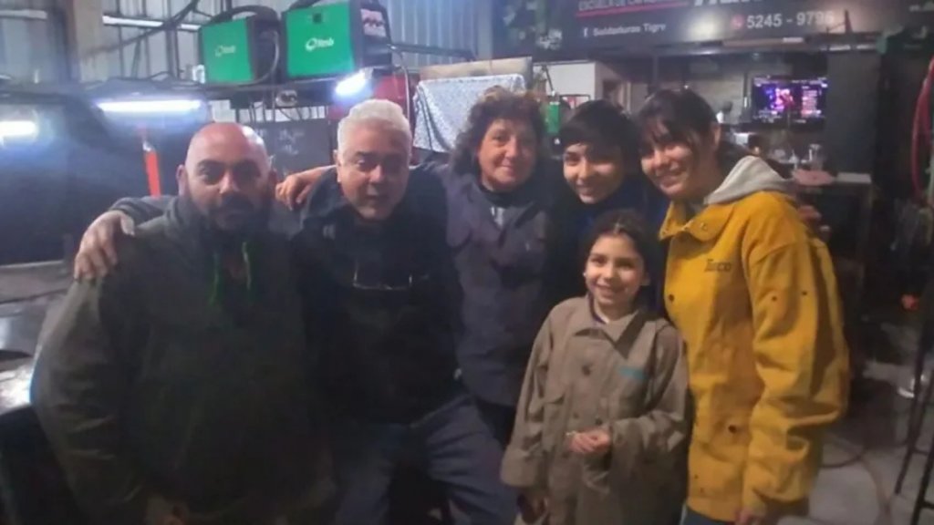 Ezequiel Gourdard: "Papá luchón: rescata pibes de la calle y les enseña el oficio de herrería"
