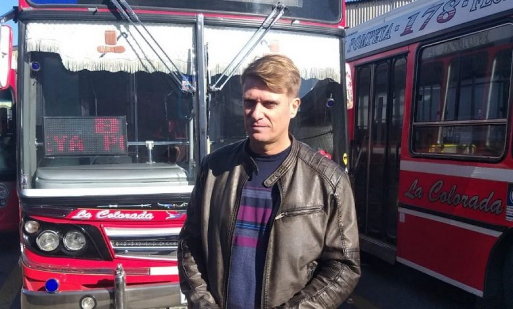 Fue jugador de Independiente y hoy dirige una línea de colectivos