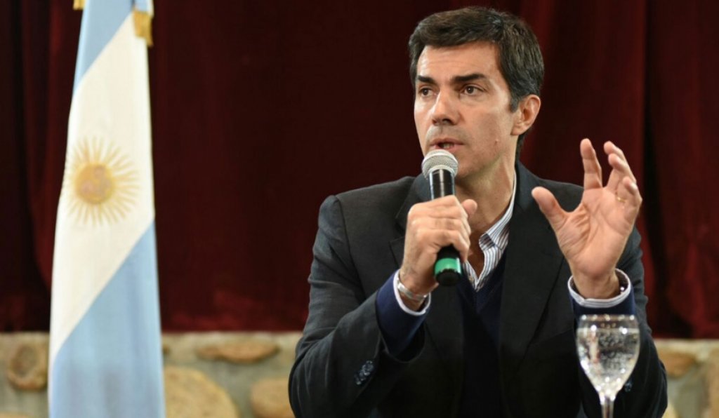 Juan Manuel Urtubey: "Me parece más sustentable la propuesta de Massa que el tiro al aire de Milei"