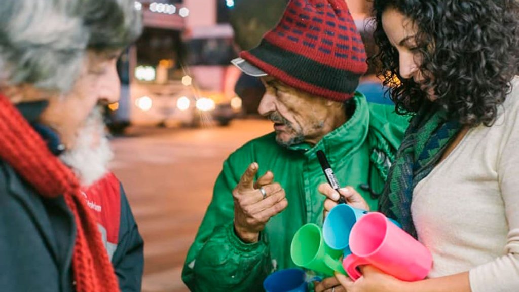 Diversos kioscos de Córdoba regalan desayunos para personas en situación de calle