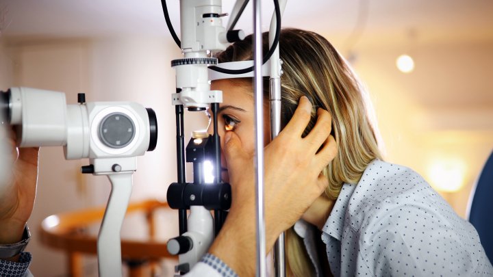 Día del oftalmólogo: ¿Cómo podemos cuidarnos la vista y qué recaudos tomar en las fiestas?