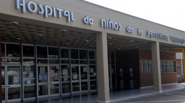 Una almacenera auxilió a un nene que había sido golpeado con un palo en la cabeza por su madre