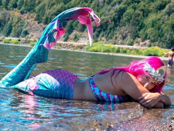 La joven de Esquel que sueña con trabajar como sirena: "Conseguí una monoaleta y entreno para eso"