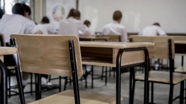 “Están destruyendo el futuro del país”: la indignación de un joven luego de que anuncien que en Santa Fe no se puede repetir de año