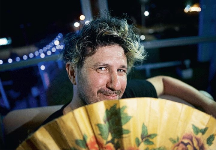 Cucho Parisi: "Me levanto a las 11 o 12 y de día duermo"