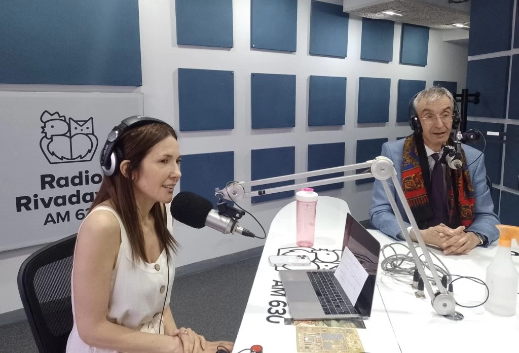 El humor de Ariel Tarico: la explicación de Axel de lo que pasó en el acto
