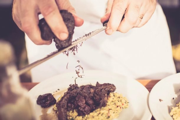 Juan Carlos La Grotteria: "El diamante negro es el hongo más apreciado en la gastronomía mundial"