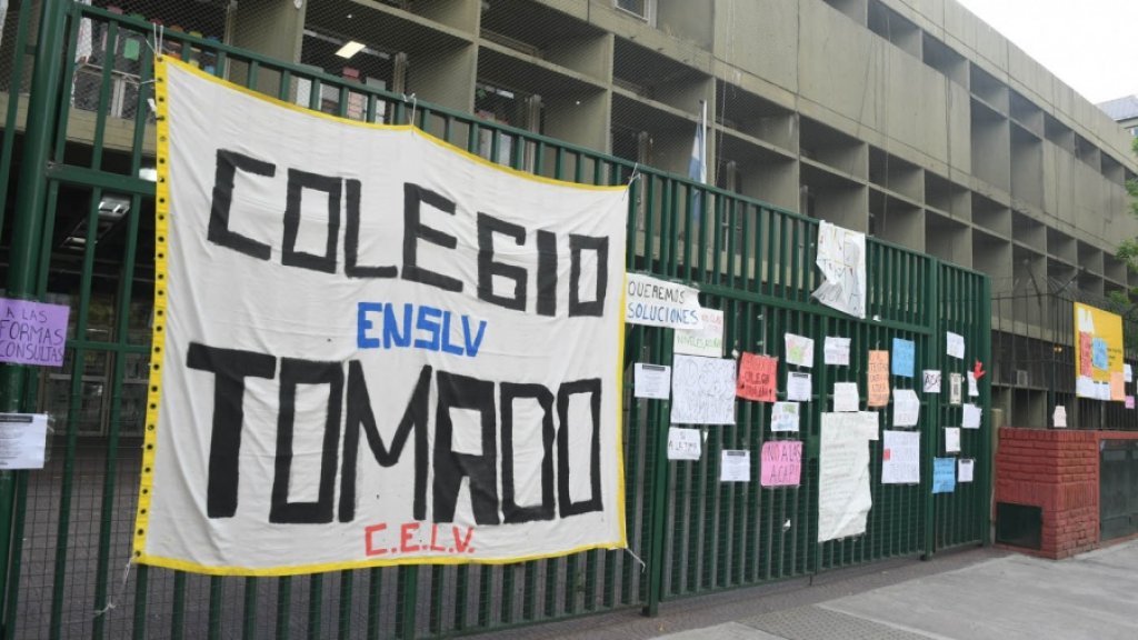 Padres y un miembro de Estudiantes Organizados debatieron sobre la toma de colegios en CABA