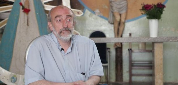 Padre Lorenzo de Vedia: "Hay una falta de horizonte en chicos y padres, el refugio es la droga"