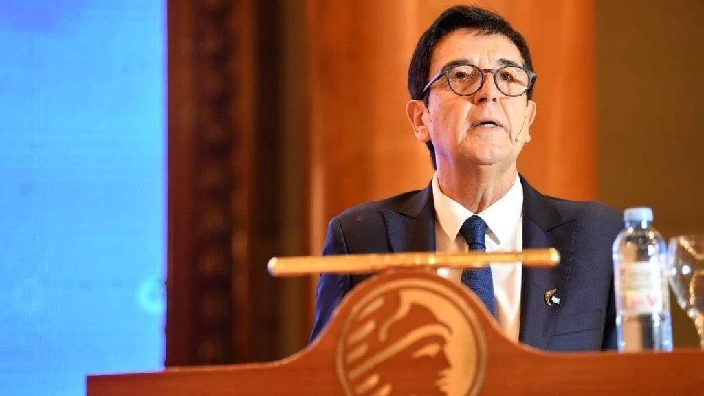 Carlos Melconian: "El CEPO, el BLEND y el sinceramiento cambiario son absolutamente inconsistentes para transitar el 2025"