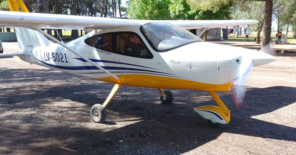 El piloto que llevó gratis a una madre desde Mendoza a Mar del Plata para ver a su hijo internado en terapia intensiva