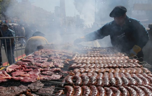 Festival de Peñas de Villa María: el choripán y el locro se podrán pagar en cuotas