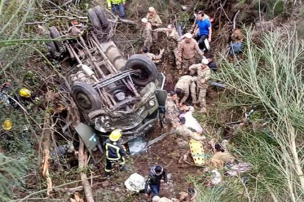 Bombero voluntario en San Martín de Los Andes: "Hay cuatro soldados fallecidos, 18 heridos de los cuales 9 son de gravedad"