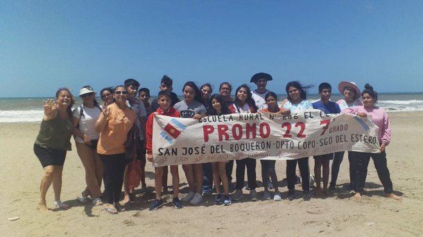 La emoción de una escuela rural de Santiago del Estero por poder hacer conocer el mar por primera vez a sus alumnos: "Ninguno de los docentes lo conocía tampoco"