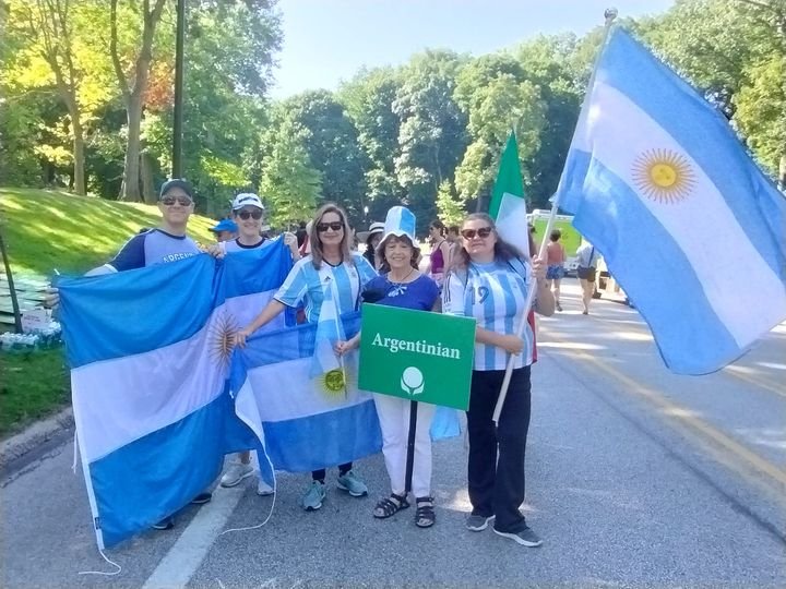 María Paula Bozoklian: “Argentina participó por primera vez en el desfile de los Jardines Culturales de Cleveland”
