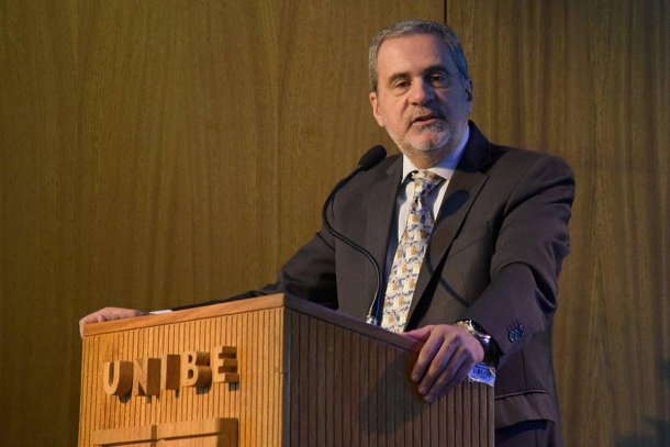 Carlos Fara: "Milei está en una especie de transición después de la derrota en el Congreso y después del viaje al exterior"