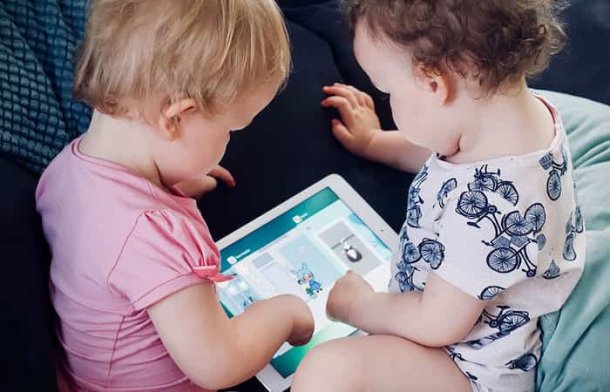 Debate por la utilización temprana de celulares y computadores en los niños