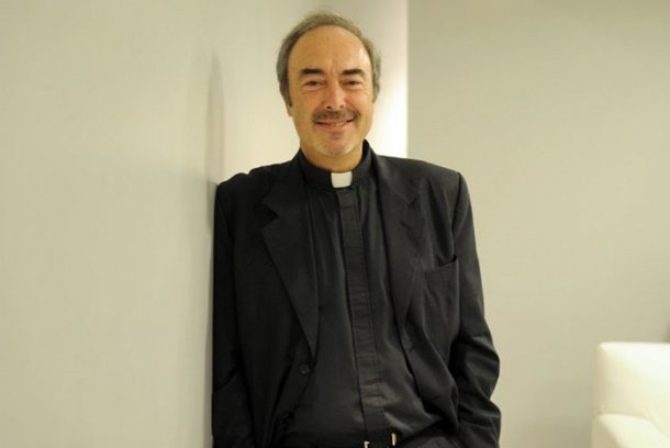 Padre Ariel Busso: "Las iglesias están llenas, no damos a basto. Muchos jóvenes acuden a la casa de dios"