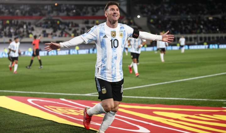 Con tres goles de Messi, Argentina goleó a Bolivia