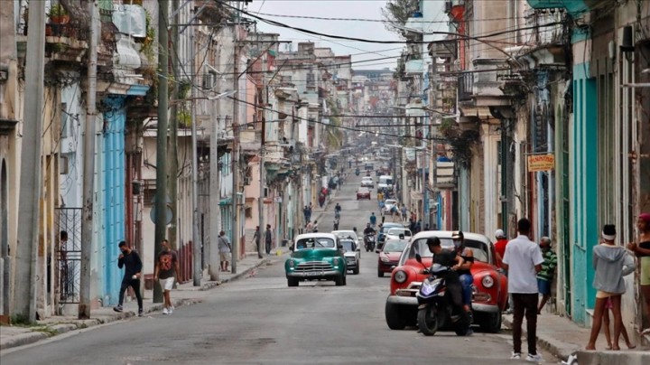 Abraham Jiménez Enoa: "Cuando salí de Cuba sentí que había vivido secuestrado y en otro mundo"