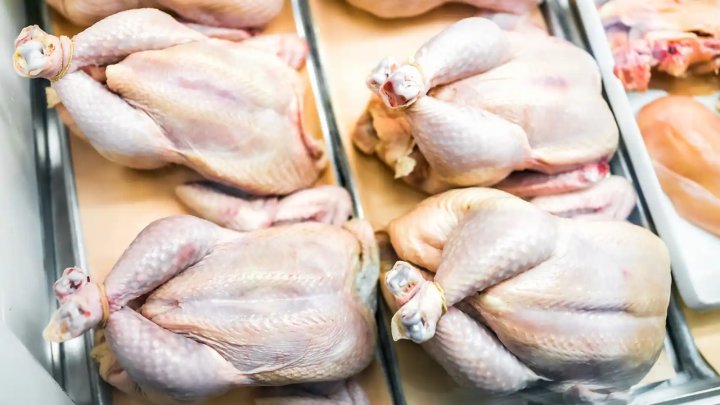 ¿Cómo saber si un pollo no está inflado con agua?