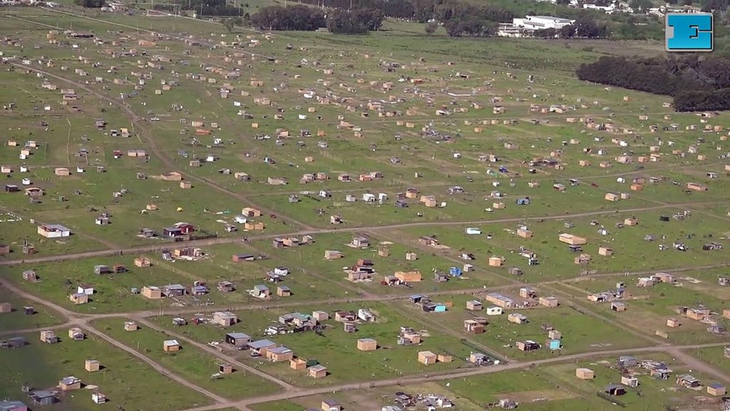 La denuncia de un vecino de Los Hornos: “La gran mayoría es gente mandada por los punteros políticos”